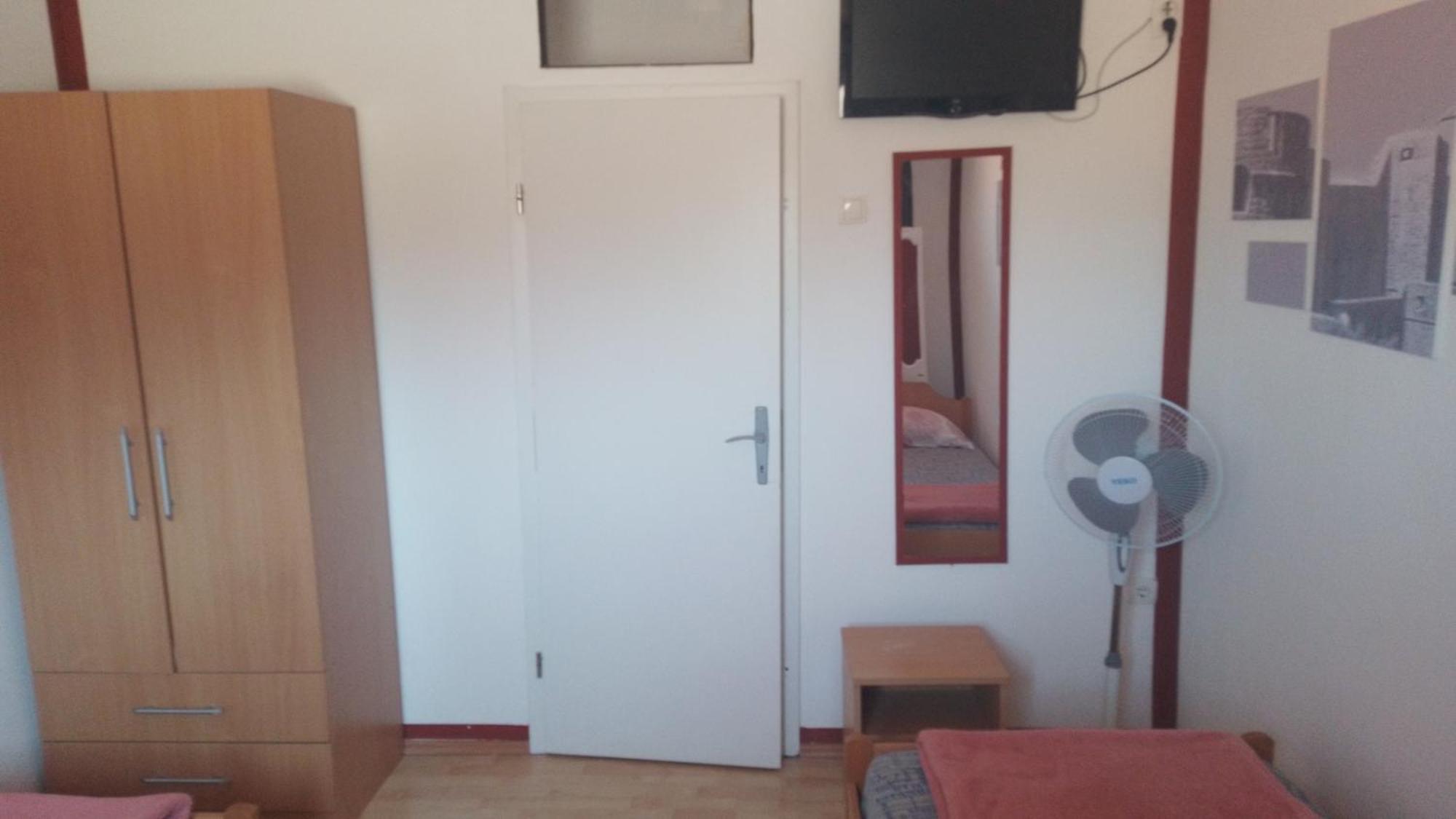 Red Apartman Trebinje Exteriör bild