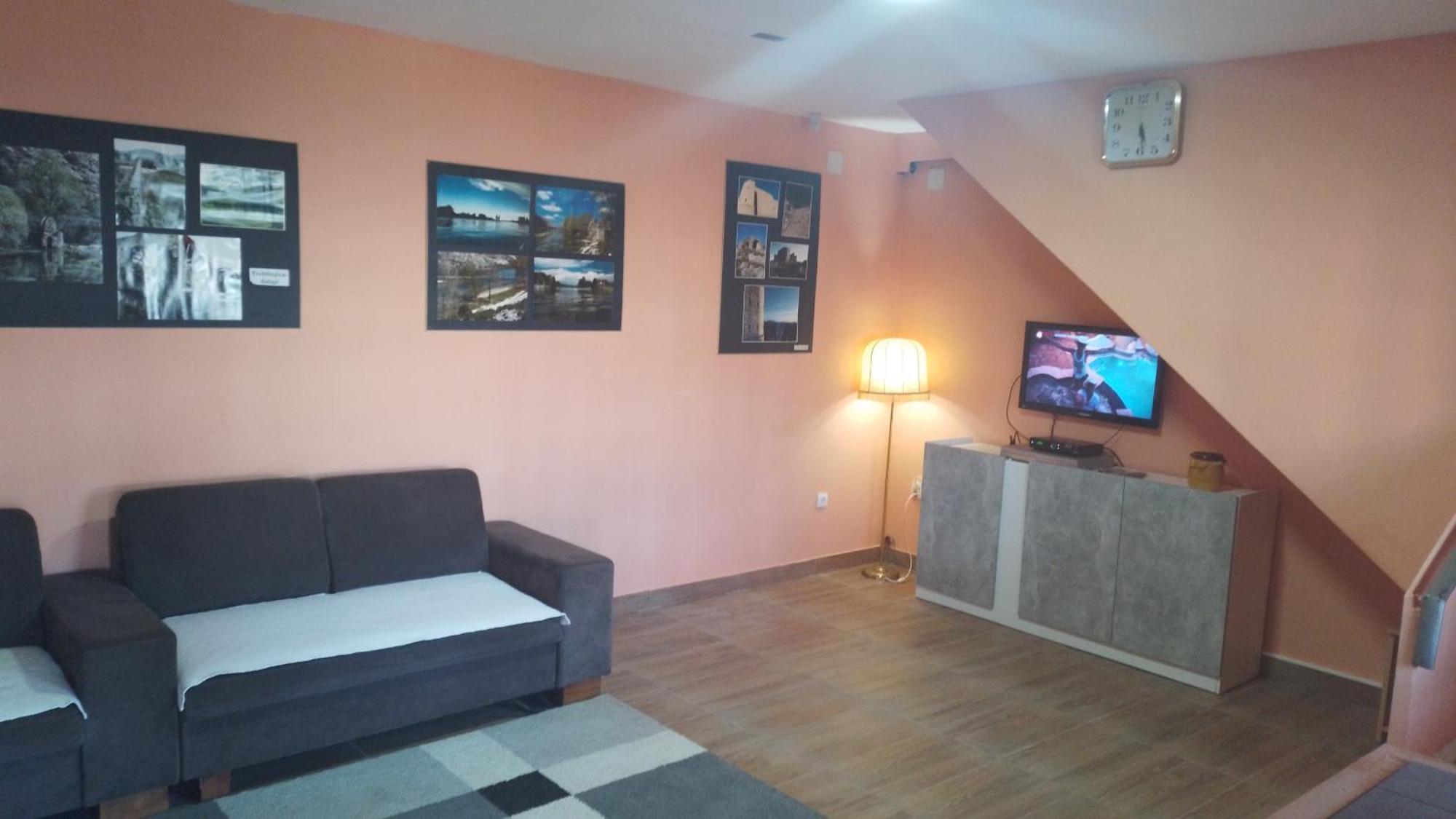 Red Apartman Trebinje Exteriör bild
