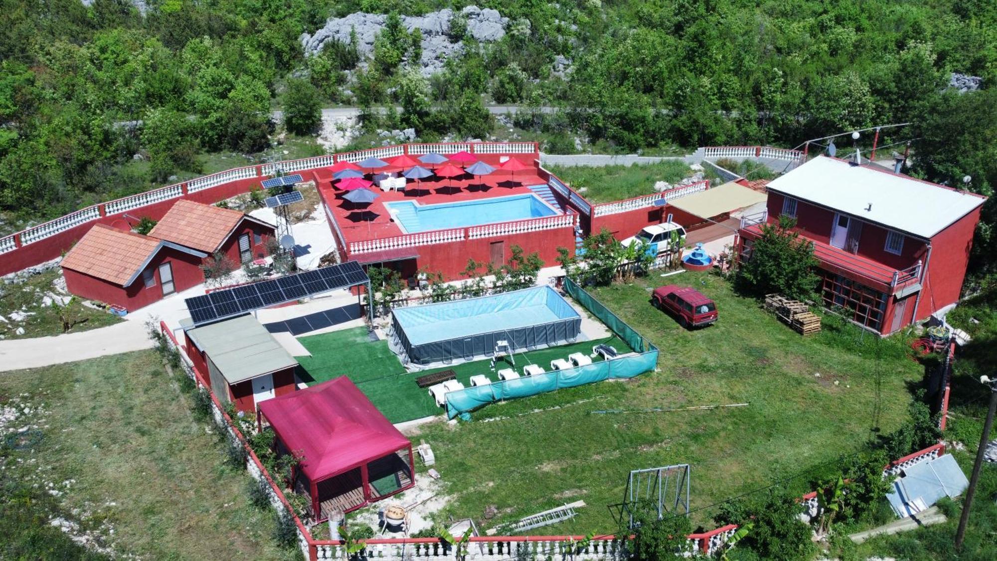 Red Apartman Trebinje Exteriör bild